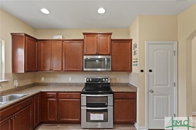 property at 966 Mustang Ln NE