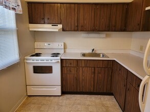 680 Broad St, Unit E in Akron, PA - Building Photo - Building Photo