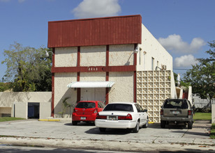 2212 SW 3rd Ave in Miami, FL - Foto de edificio - Building Photo