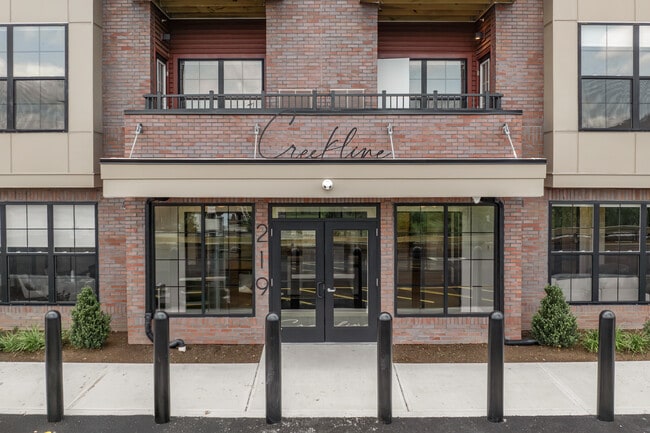Creekline at Fairfield in Fairfield, CT - Foto de edificio - Building Photo