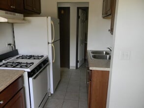 331 Hawthorne Cir, Unit 2 in Mount Prospect, IL - Building Photo - Building Photo