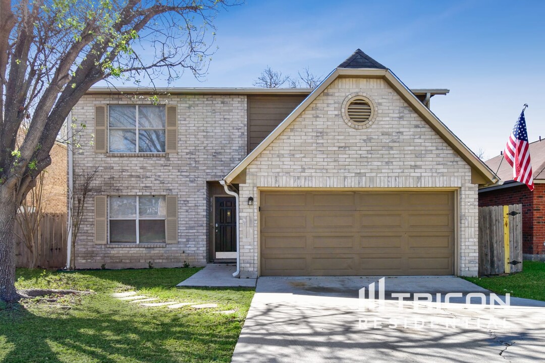 8223 Sunshine Trail Dr in San Antonio, TX - Building Photo