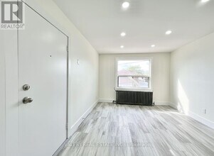 15 Stavebank Rd S in Mississauga, ON - Building Photo - Building Photo