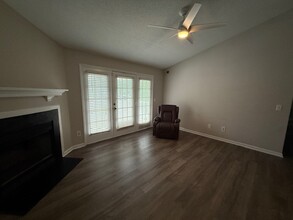 7119 W Friendly Ave, Unit 7119-E in Greensboro, NC - Building Photo - Building Photo