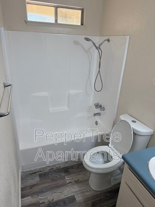 760 E Elm Ave in Coalinga, CA - Building Photo