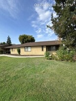 2038 E Vassar Ave in Visalia, CA - Building Photo