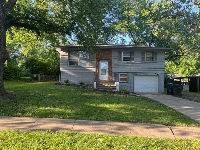 property at 5113 SW 33rd St