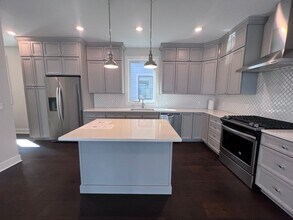 631 Fairview Ave NE in Grand Rapids, MI - Building Photo - Building Photo