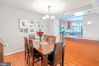 4091 S Four Mile Run Dr in Arlington, VA - Building Photo - Building Photo