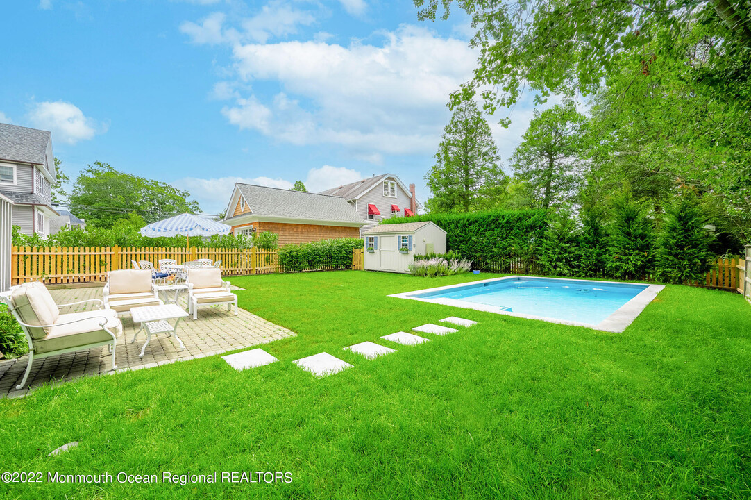 405 Salem Ave in Spring Lake, NJ - Building Photo