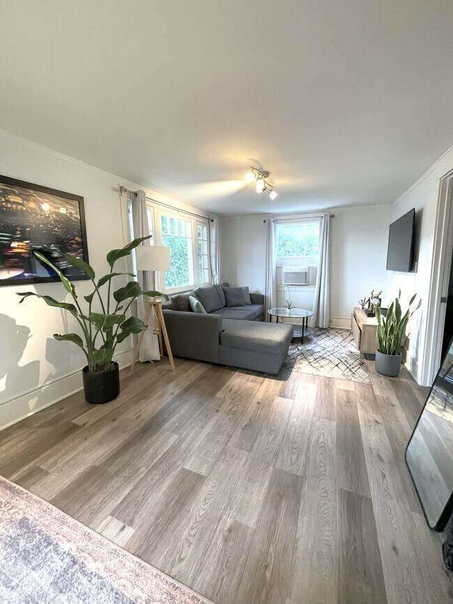 1124 N Ogden Dr in West Hollywood, CA - Building Photo - Building Photo