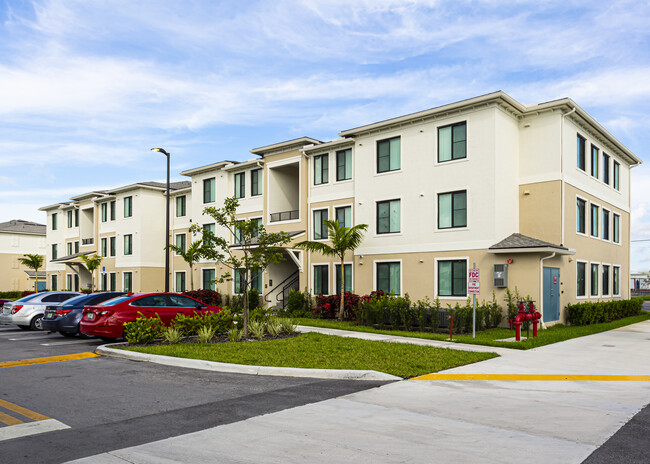 Coral Bay Cove in Homestead, FL - Foto de edificio - Primary Photo