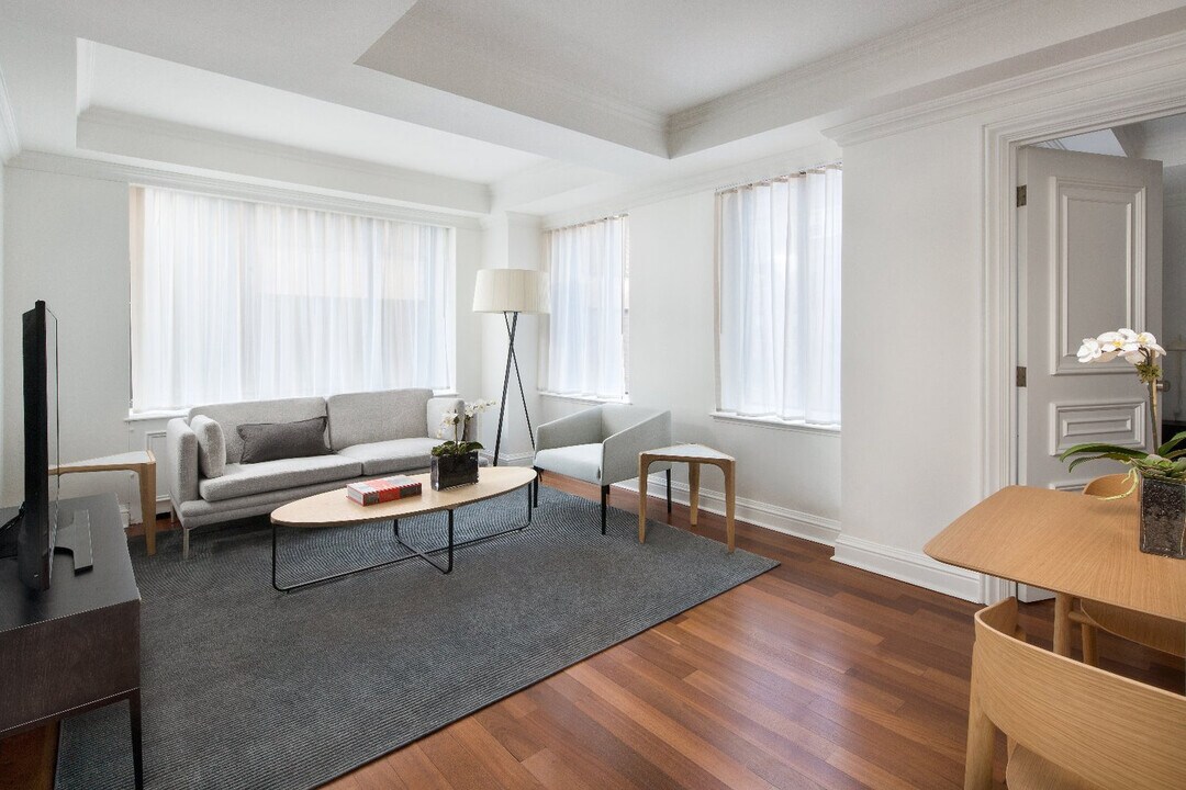 330 E 56th St in New York, NY - Building Photo