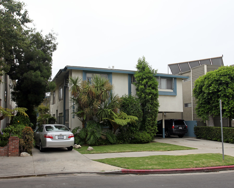 11832 Goshen Ave in Los Angeles, CA - Building Photo