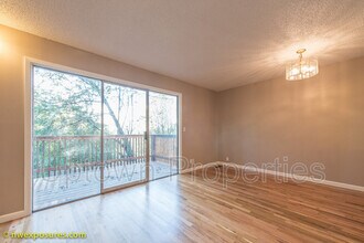 12025 SW 64th Ave in Portland, OR - Building Photo - Building Photo