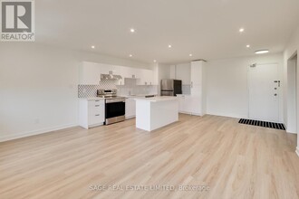 2961-2961 Dufferin St in Toronto, ON - Building Photo - Building Photo