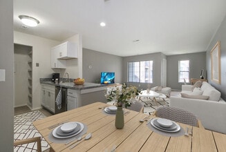 The Reserve at Southgate in Southgate, MI - Foto de edificio - Building Photo