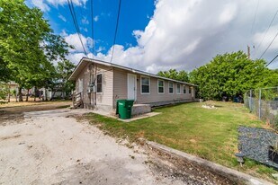 510 Bee St in San Antonio, TX - Building Photo