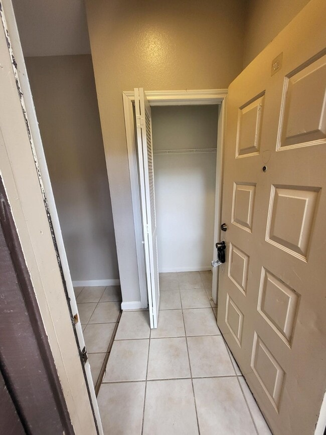 3130 Walnut Bend Ln in Houston, TX - Building Photo - Building Photo