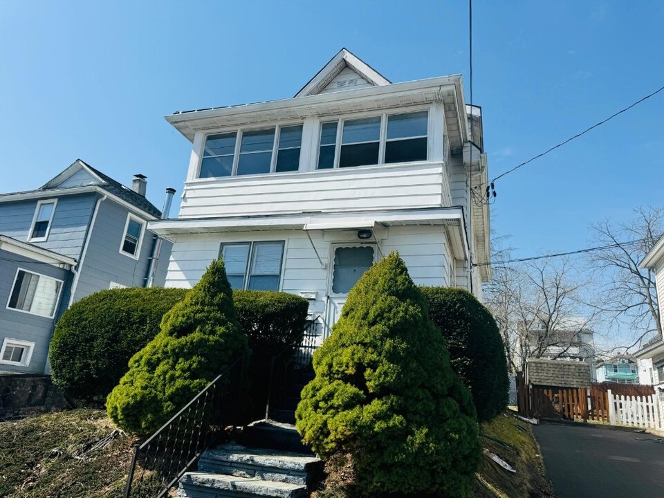 317 Squires Ave in Endicott, NY - Building Photo