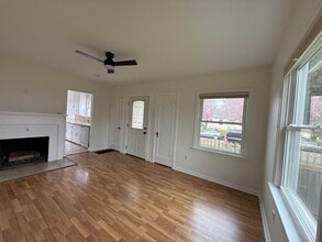 8124 SE Market St in Portland, OR - Building Photo - Building Photo