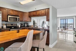 2202 S Cypress Bend Dr in Pompano Beach, FL - Building Photo