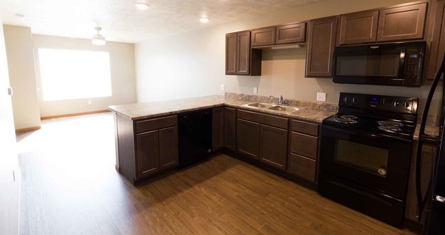 Majestic Ridge Apartments in Sioux Falls, SD - Building Photo - Building Photo