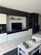 100 Ocean Ln Dr in Key Biscayne, FL - Building Photo - Building Photo