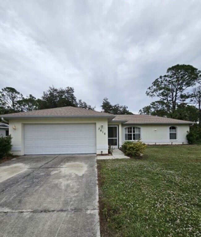 3616 Spinner Ave in North Port, FL - Building Photo - Building Photo