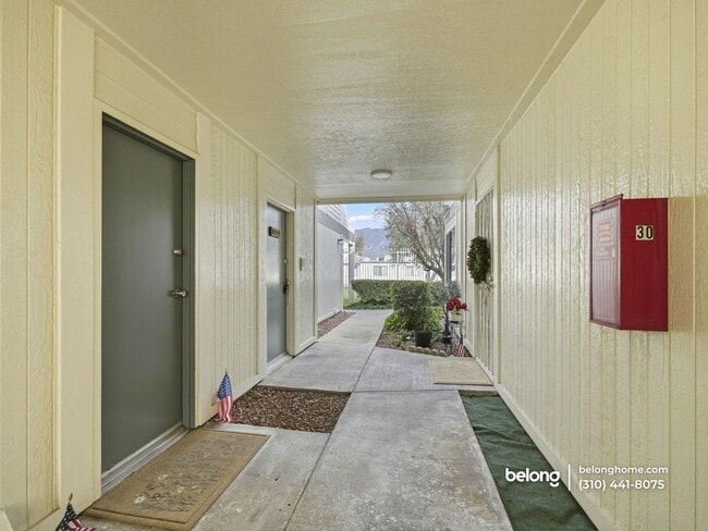 10512 Sunland Blvd in Los Angeles, CA - Foto de edificio - Building Photo