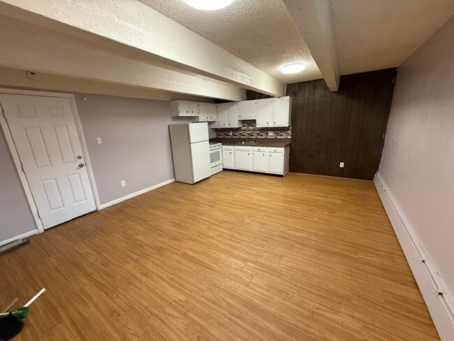 125 Charmony Frontage Rd