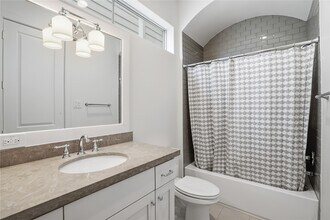 4734 Aftonshire Dr in Houston, TX - Foto de edificio - Building Photo