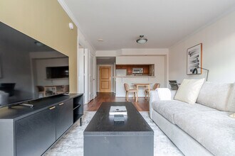 3900 Fairfax Dr in Arlington, VA - Building Photo - Building Photo