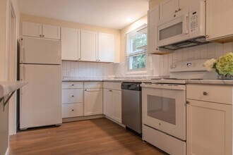 144 Blanchard Rd in Belmont, MA - Foto de edificio - Building Photo