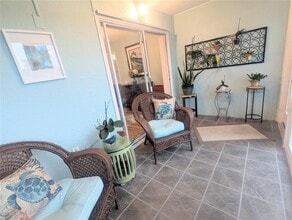 1720 Lakeside Dr in Venice, FL - Foto de edificio - Building Photo