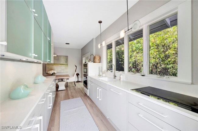 property at 1375 Gordon Dr