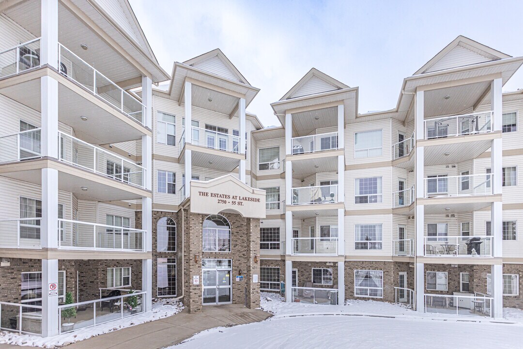 The Estates At Lakeside in Edmonton, AB - Building Photo
