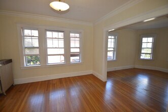 27 High St, Unit 1 in Brookline, MA - Foto de edificio - Building Photo