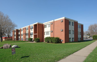 Pioneer Apartments in Richfield, MN - Building Photo - Building Photo