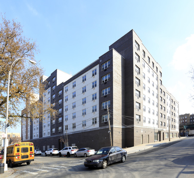 Crotona Terrace in Bronx, NY - Foto de edificio - Building Photo