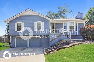 121 E Remington Terrace in Raymore, MO - Building Photo