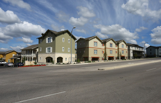 Cottages at San Marcos in San Marcos, TX - Foto de edificio - Building Photo