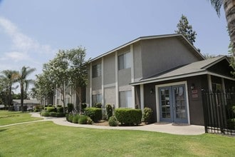 Summit Place Apartments in Moreno Valley, CA - Building Photo - Building Photo