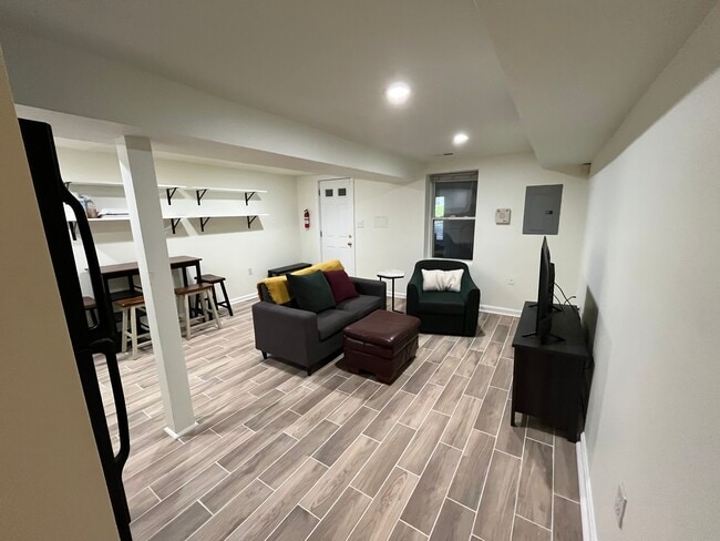 1830 Ontario Pl NW, Unit Apt B in Washington, DC - Foto de edificio - Building Photo