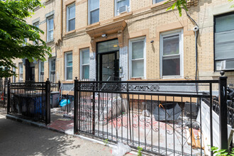 865 Hart St in Brooklyn, NY - Building Photo - Building Photo