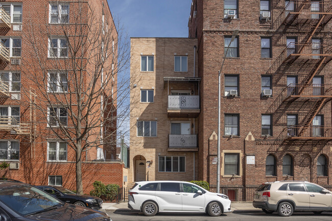 1721 E 18th St in Brooklyn, NY - Foto de edificio - Building Photo