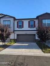 140 Farmhouse Dr in Simi Valley, CA - Building Photo - Building Photo