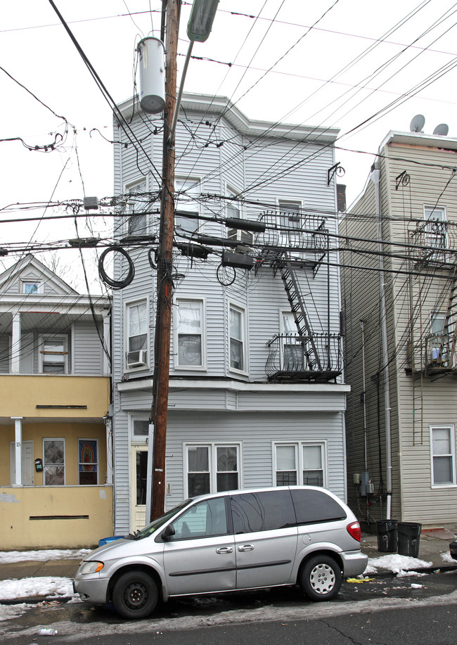 17 Jackson St in Passaic, NJ - Building Photo - Building Photo