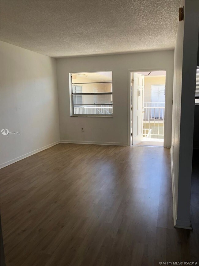 1720 Cleveland St-Unit -204E in Hollywood, FL - Building Photo - Building Photo