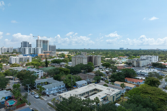 Telstar Condominiums in Hollywood, FL - Building Photo - Building Photo